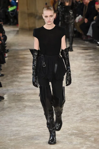 Look 14